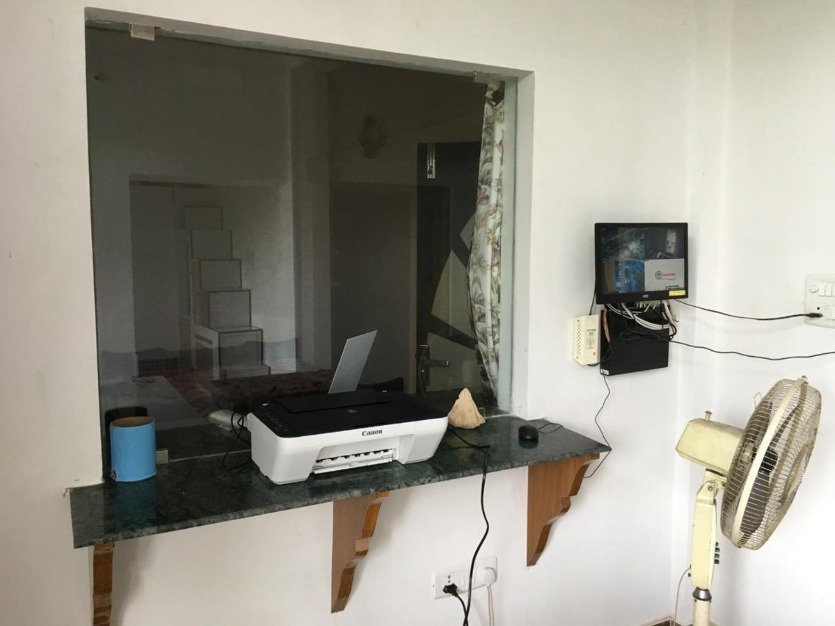 Vamoose S Das Homestay Агартала Экстерьер фото
